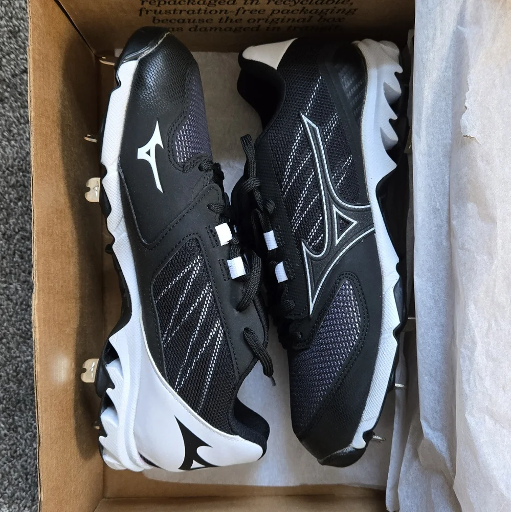 Mizuno Men's 9-Spike Dominant Metal Baseball Cleat Athletic Shoe NWB size 7.5